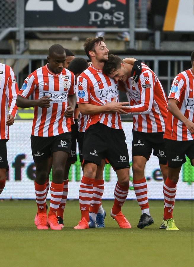 在赛场上对 在赛场上对